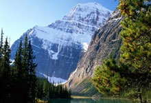 阿森纳经过激烈比赛，逆转取胜：红白激情再燃