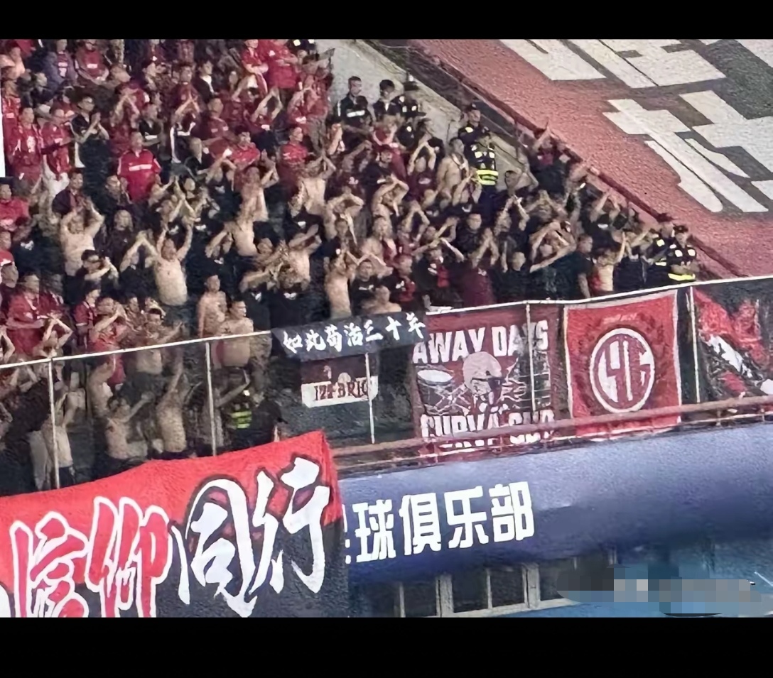 包含足球舞台上的激烈较量，让人目不转睛的词条